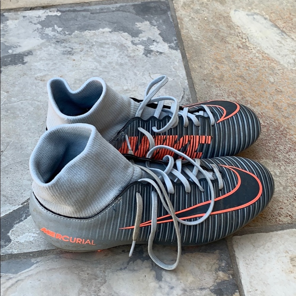 nike mercurial soccer shoesUS 4.5Y
